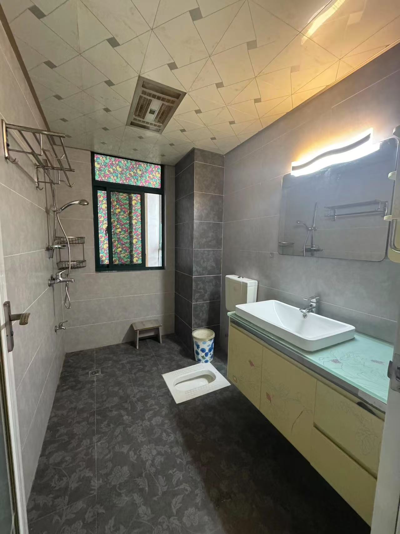 降价了，诚心出售，电梯房，单价不到3000，好楼层，速度来捡漏，精装三房