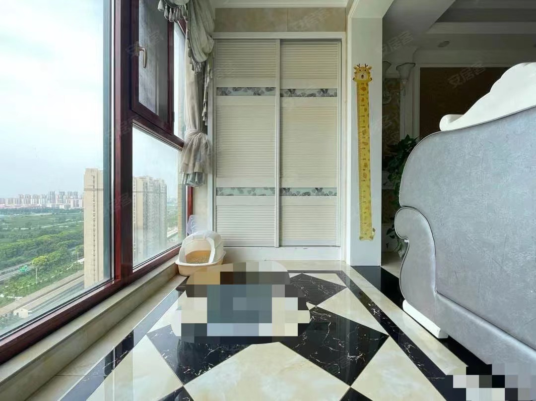 81，房东诚心出售，新城壹号四期，湖景房，单价5900，精装大四房，证满二