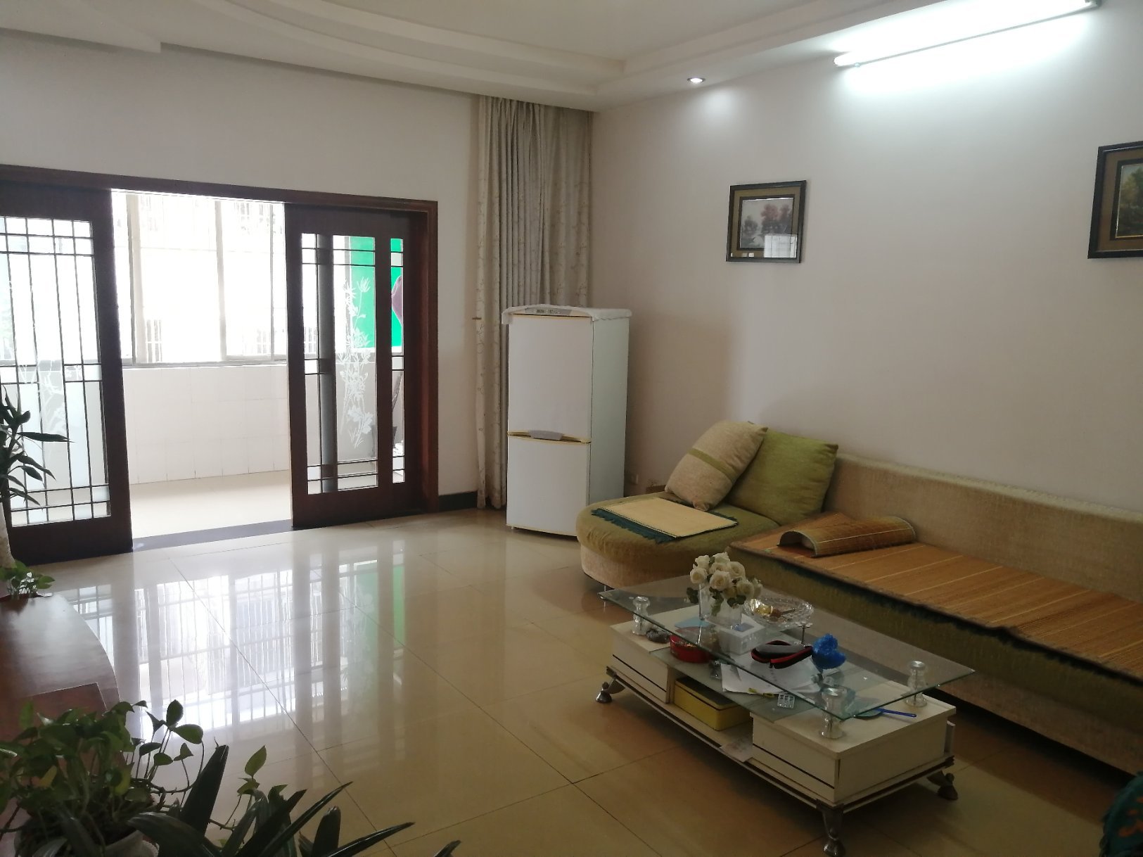 实验 正对面装修三房，步梯好楼层，带地下室