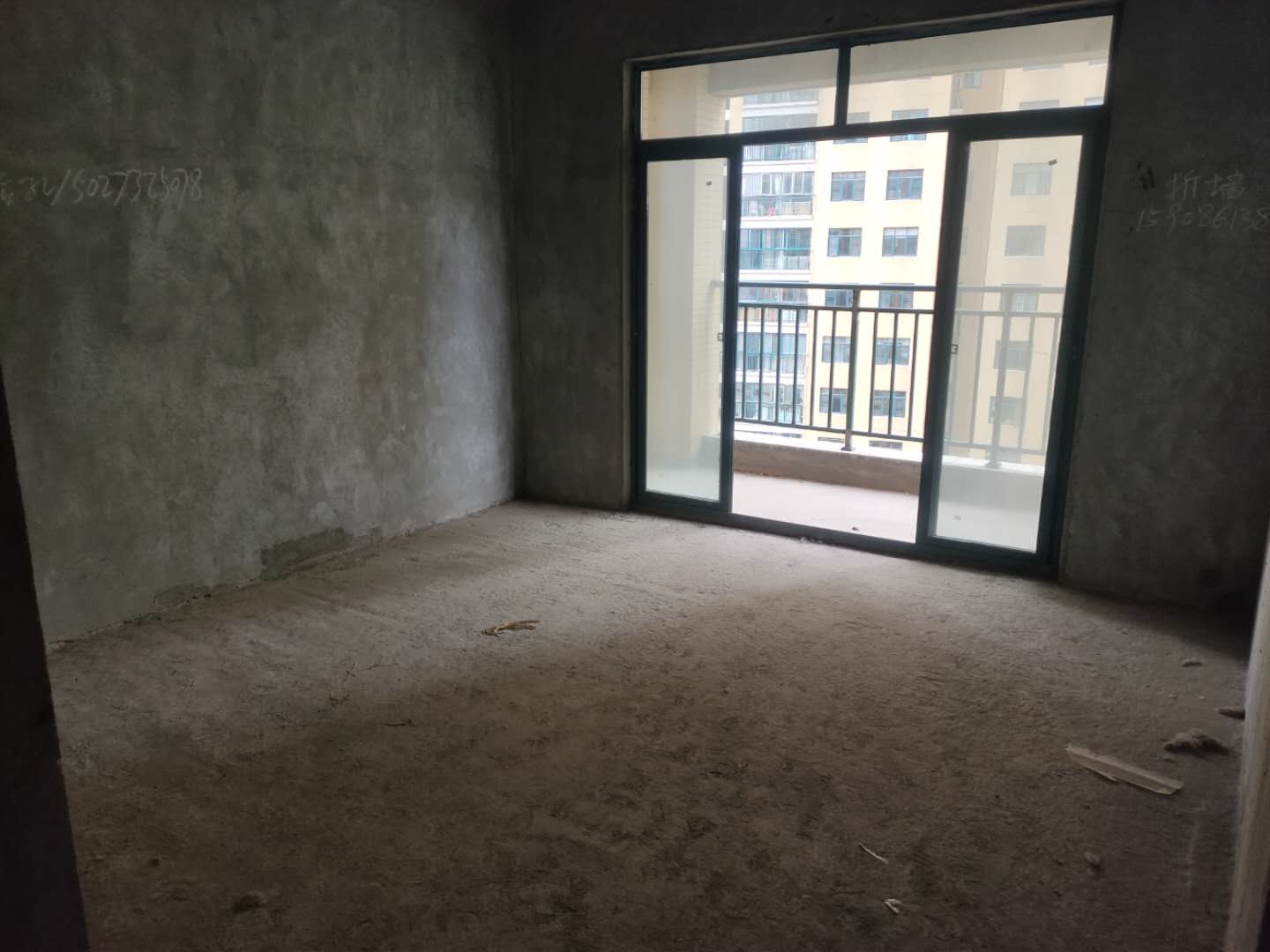 新城壹号毛坯小三房中层朝南采光好可按揭