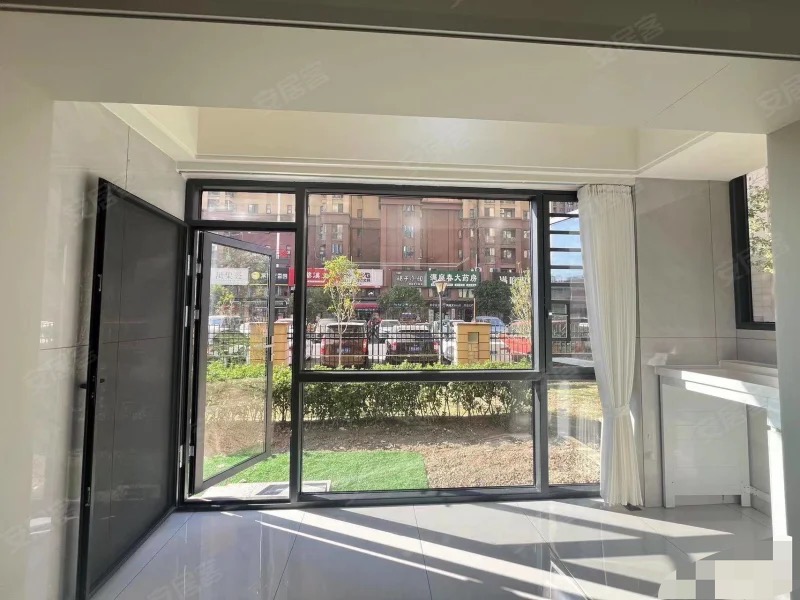 降价了，急售，供暖房，满庭春，一楼带大院子，全新装修三房，仙桃晓学旁