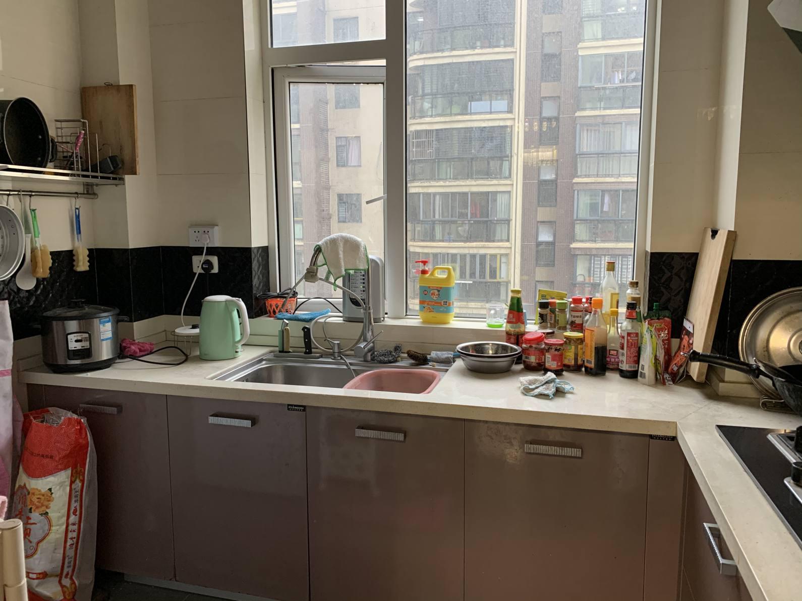 中央华府精装三房，125平，84万，满2