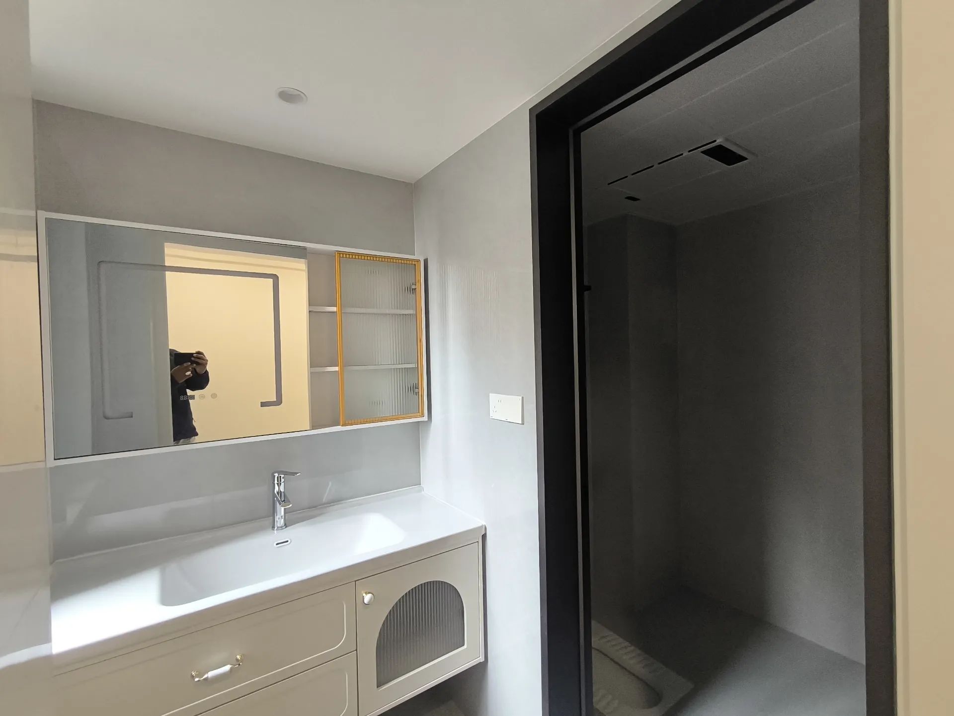 降价了，圣淘沙，老三中附近！全新装修3房，好楼层，证满二