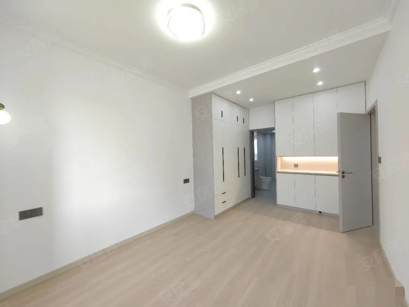 亏本急售，捡漏捡漏，城南，南国明珠，上元泰三中，电梯中间楼层，全新装修，