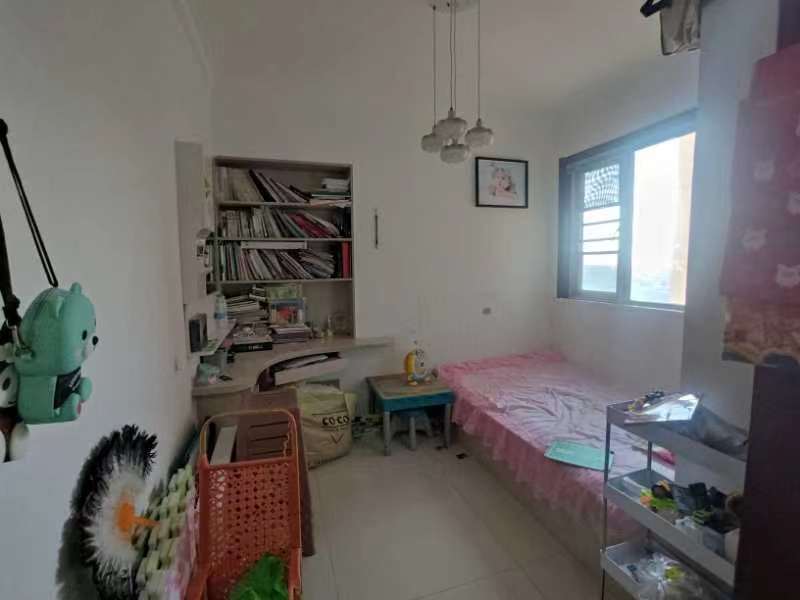 满庭春精装三房中间好楼层采光好视野开阔周边配套设施齐全