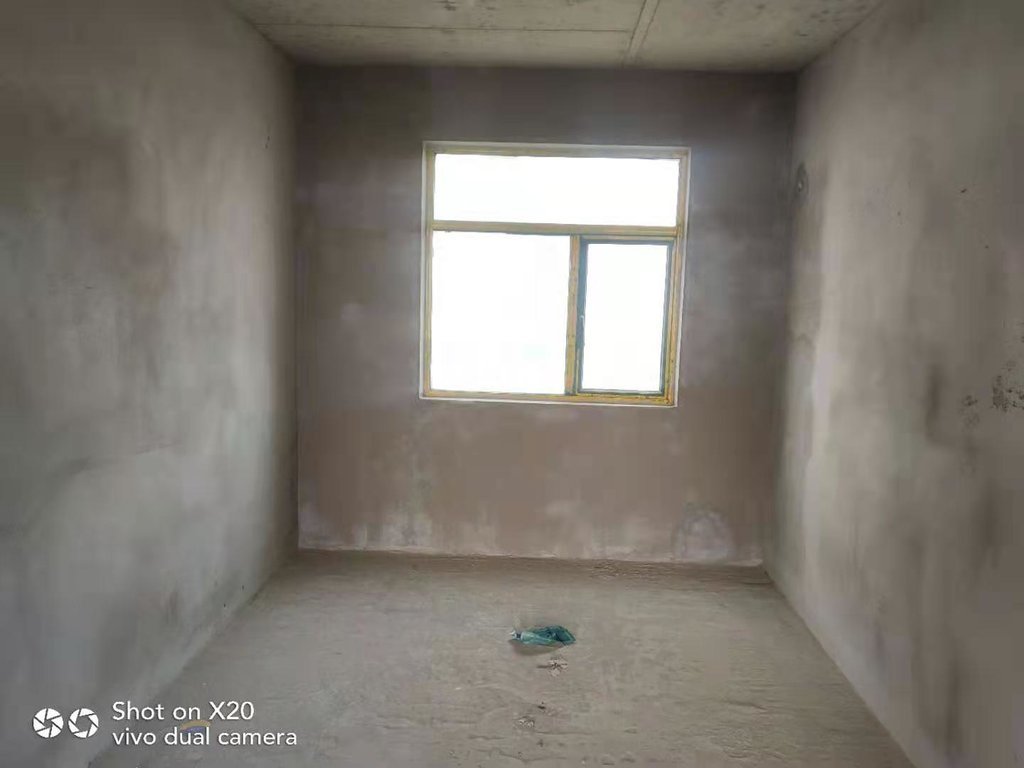 新城一号五期毛坯四房.小高层.南北通透.看房方便