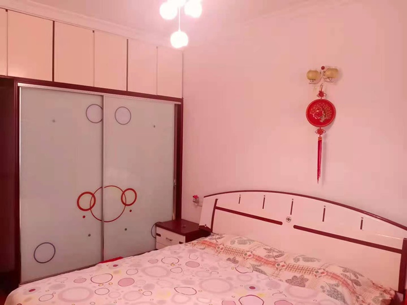 城市丽景对面步梯5楼，精装修，