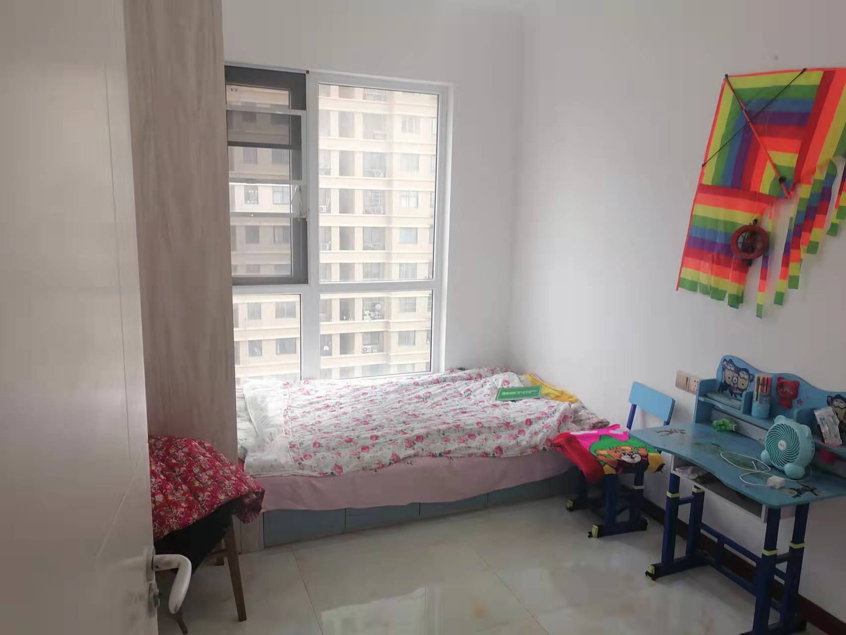 公园世家精装小三房中间楼层满二