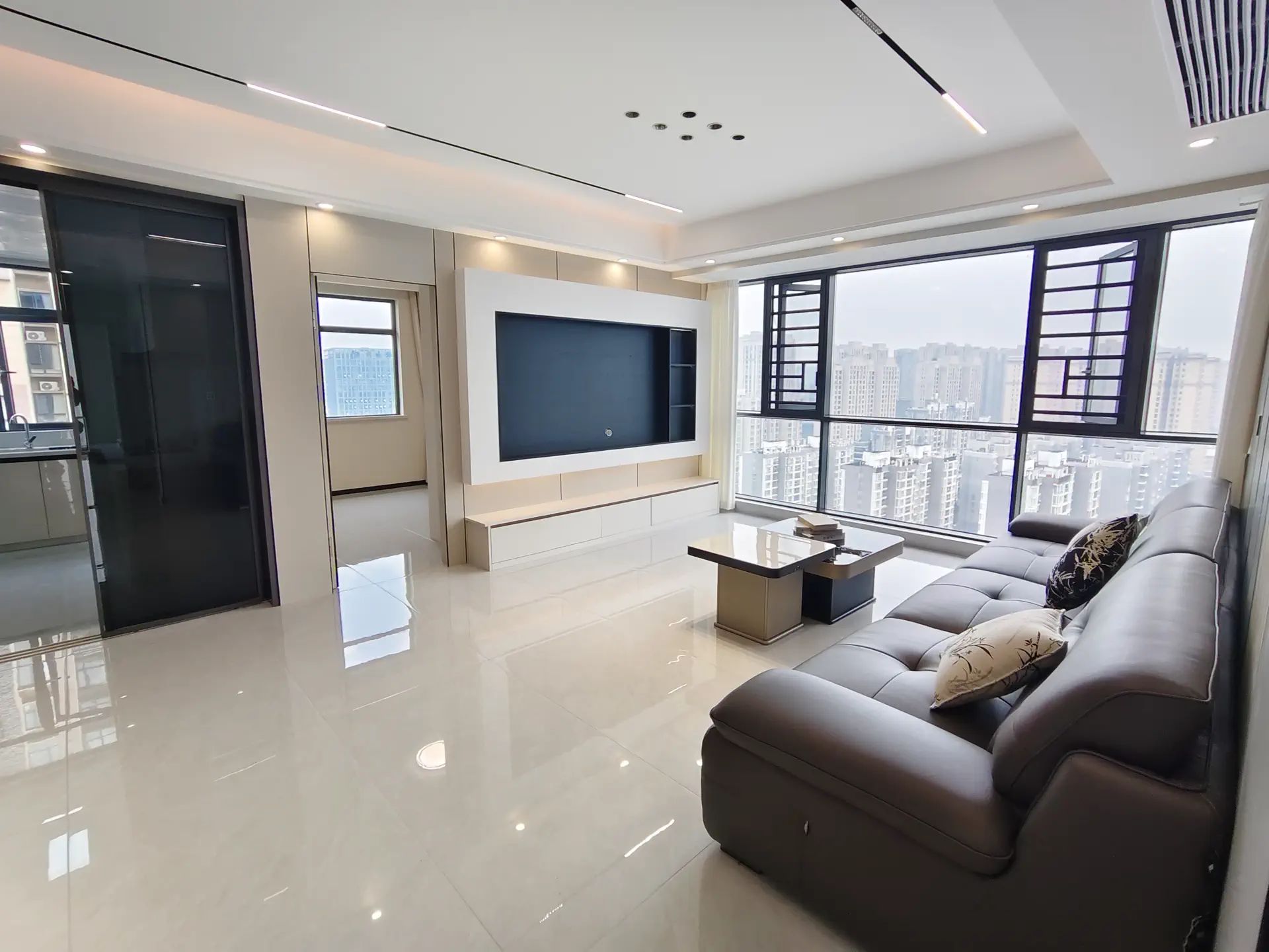 城南，元泰C区，精装三房，好楼层21楼，满五，诚心出售