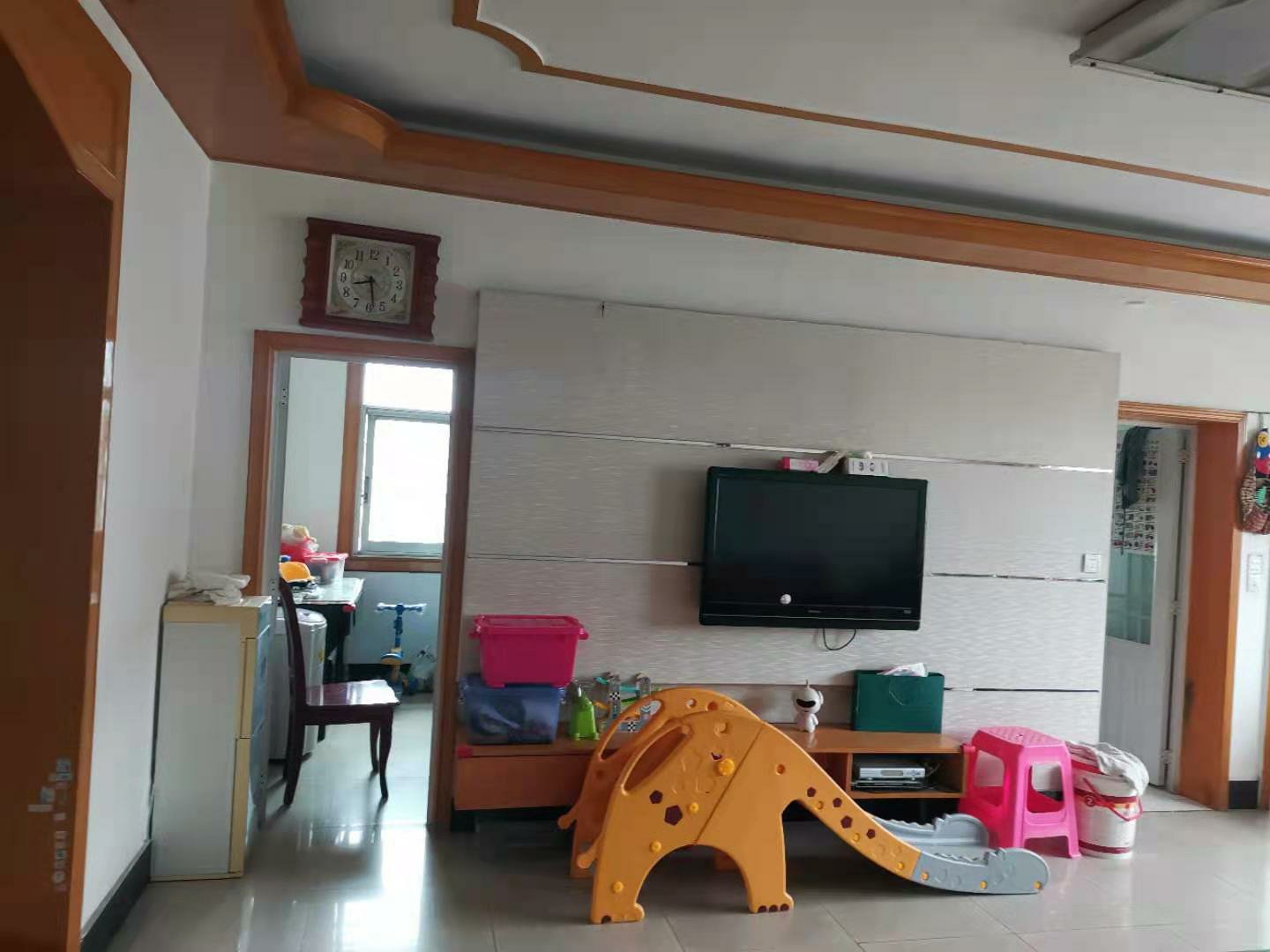 何李路昌盛菜市场旁步梯六楼精装三房生活方便看房提前