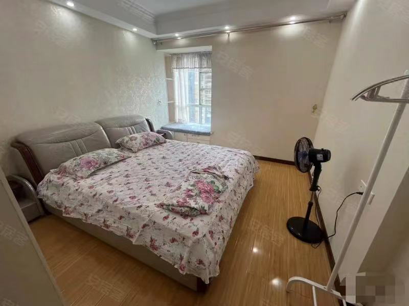 154，亏本出售，和合国际，，电梯17楼，精装三房，东边户，单价5200，证件有惊喜