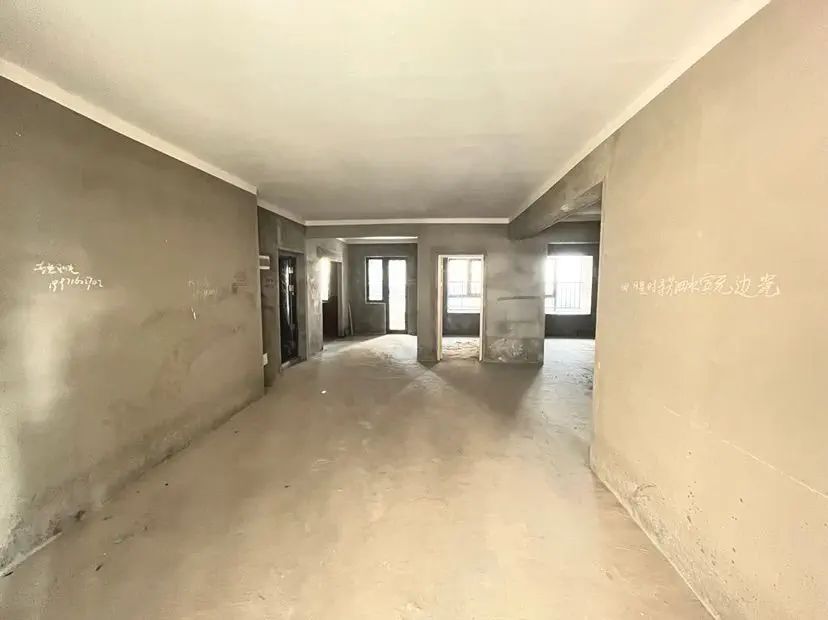 捡漏，森林国际翡冷翠，户型方正，毛坯三房，证满二