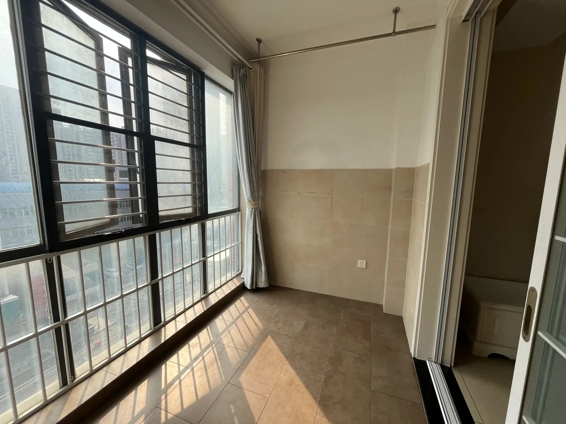 捡漏，商城附近，阳光一品，电梯精装大两房，中间好楼层