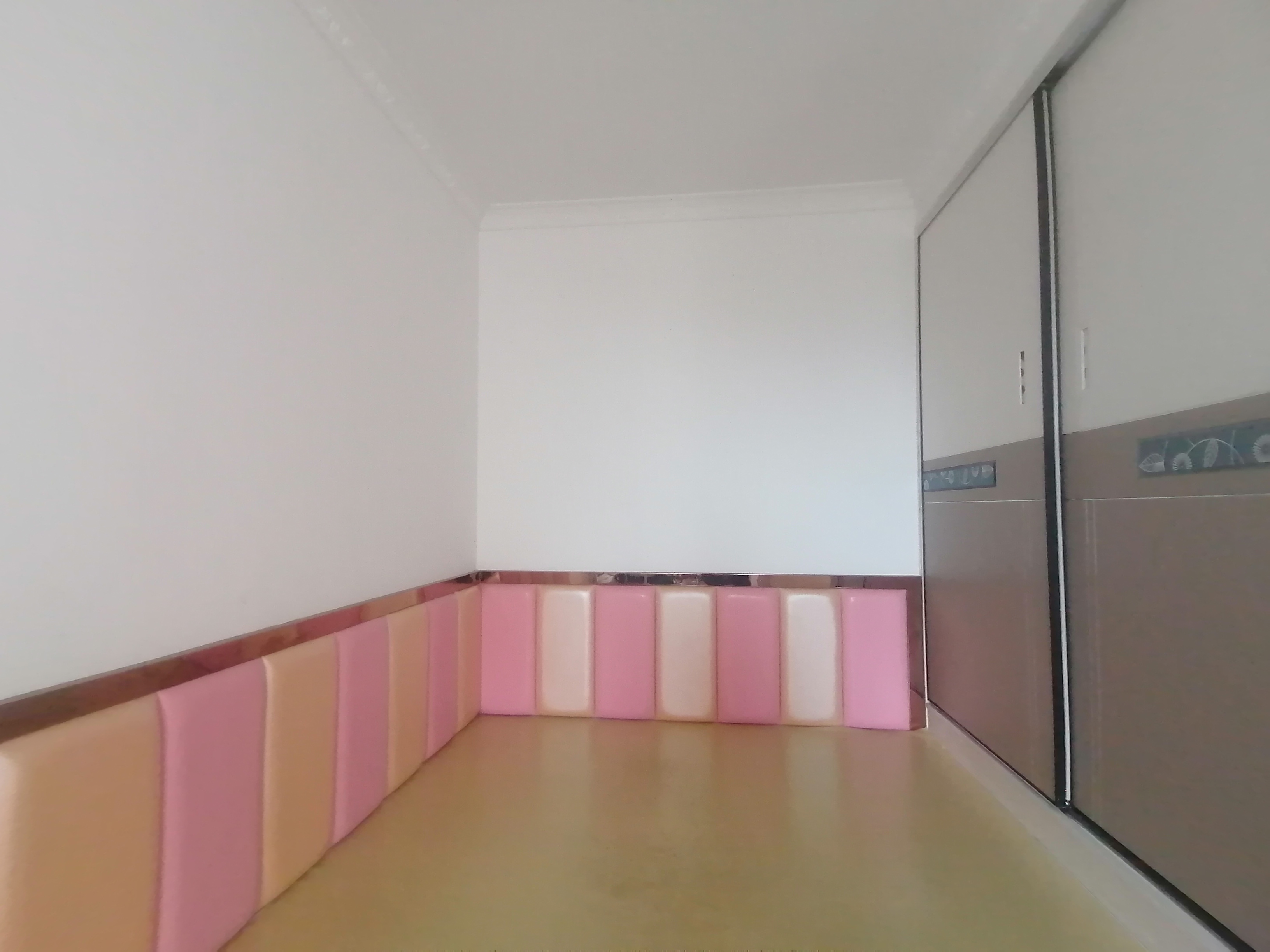 一中对面翰墨苑精装修直接楼层家具家电齐全拎包入住证满2年