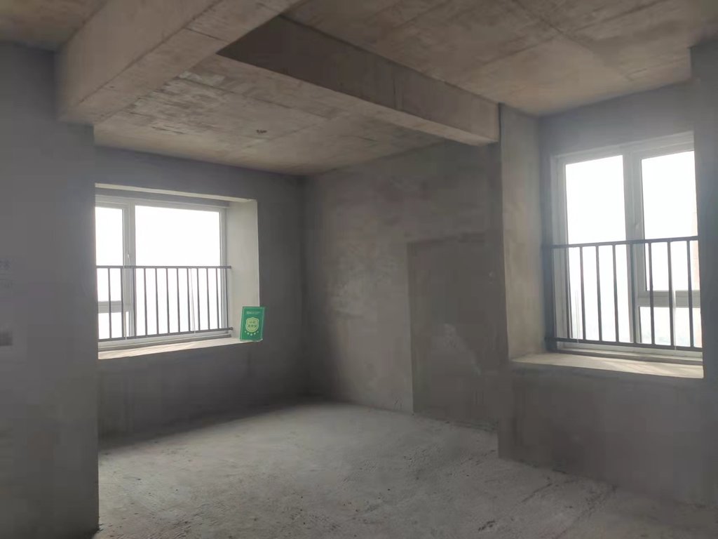 满庭春毛坯三房看房方便小区环境优美证满两年