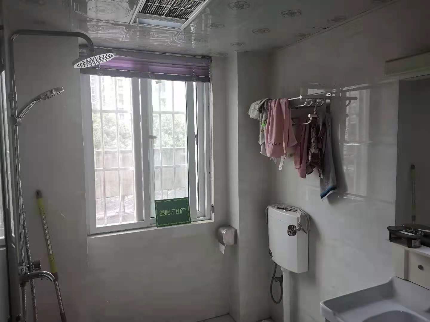 城市丽景全新精装三房两卫，带超大露台证满二诚意出售！