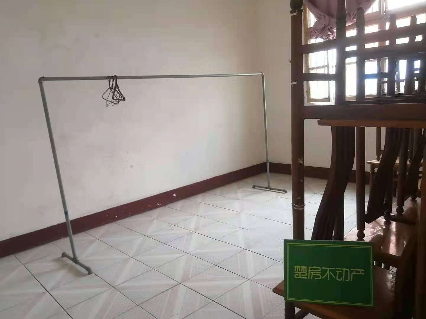 私房  街2间4层有证可过户门口可以走大货车非常方便