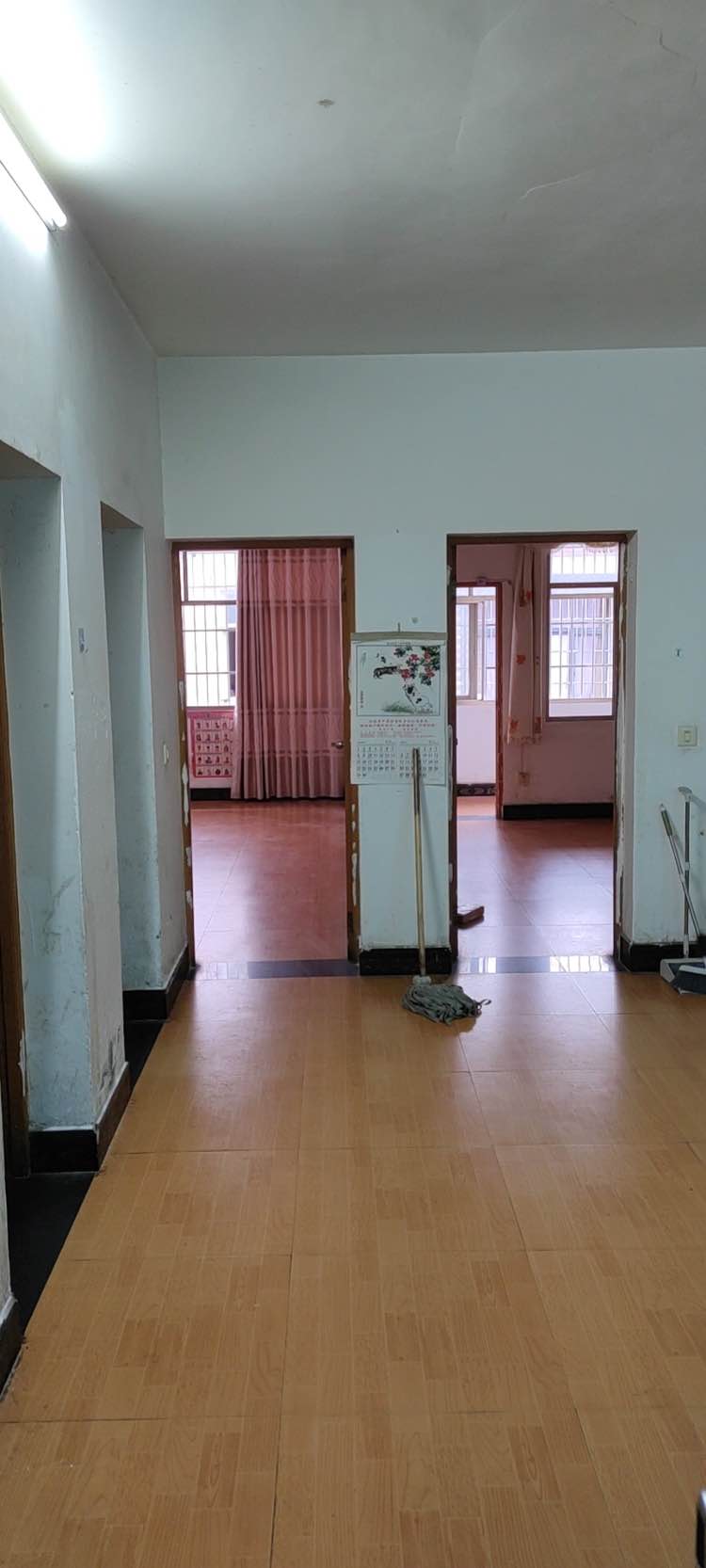 钱沟路上坡处5路车站牌附近(一室一厅一厨一卫)