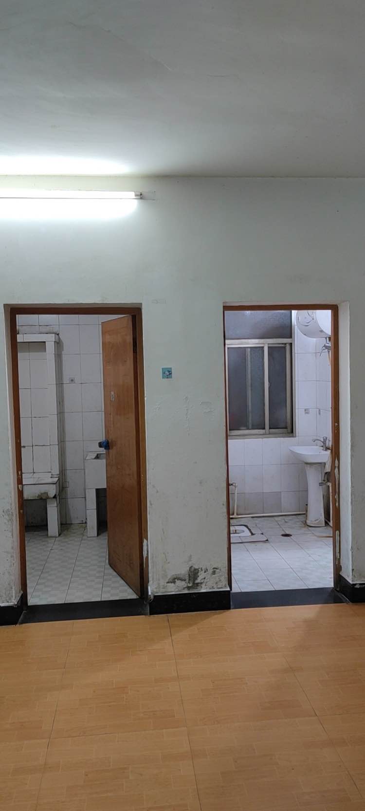 钱沟路上坡处5路车站牌附近(一室一厅一厨一卫)