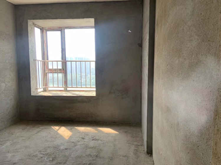 个人诚心转让城西毛坯小户型