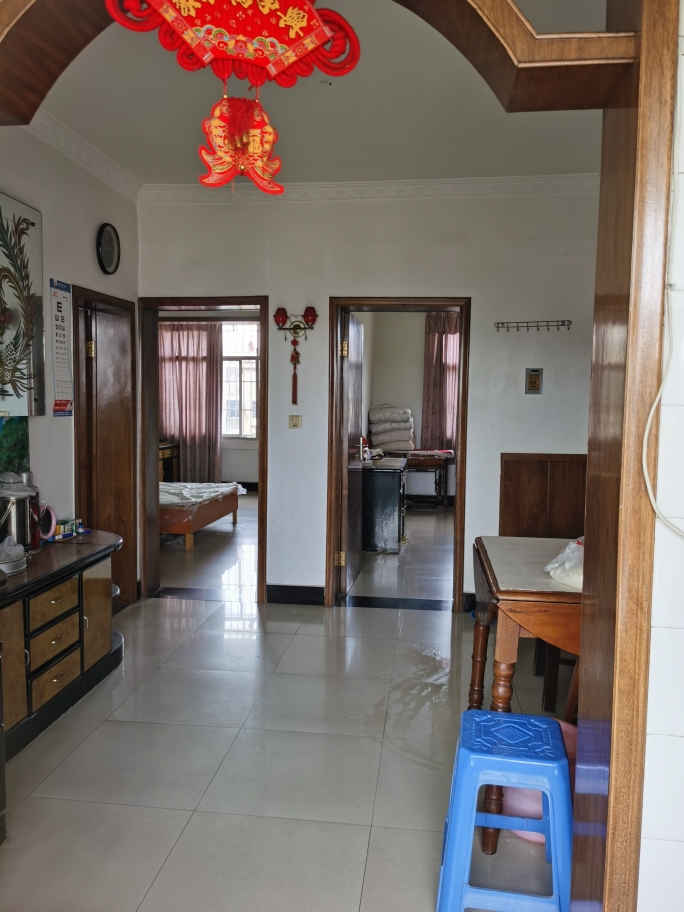 建设街交通路菜场旁