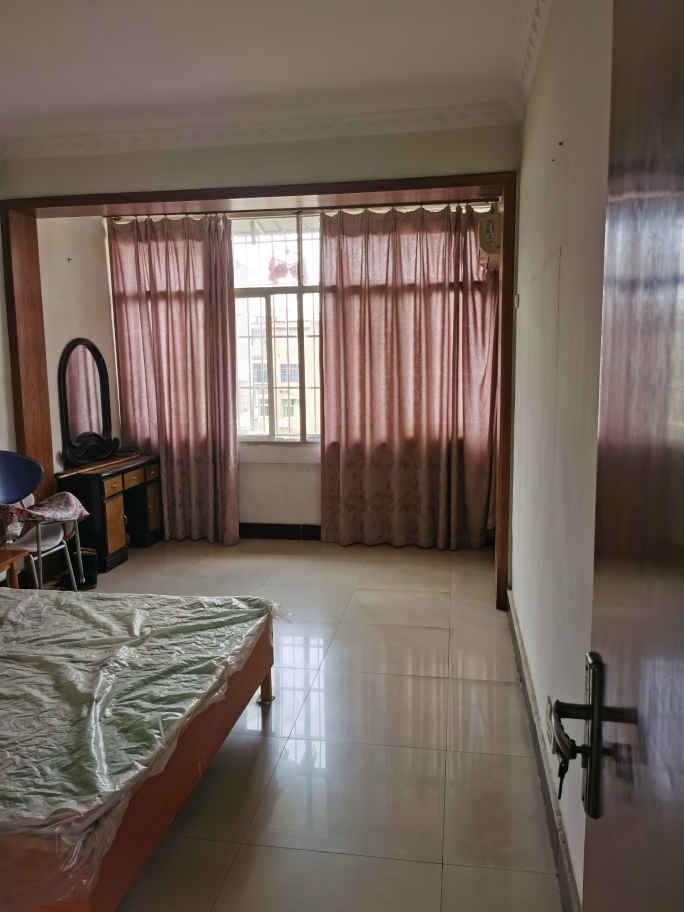 建设街交通路菜场旁