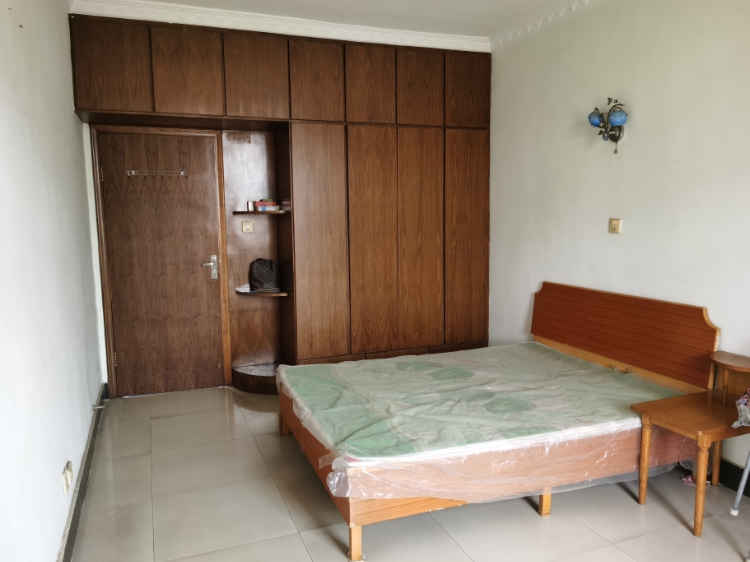 建设街交通路菜场旁