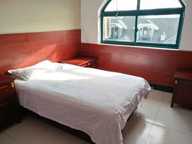 2室1厅7楼精装修68平米