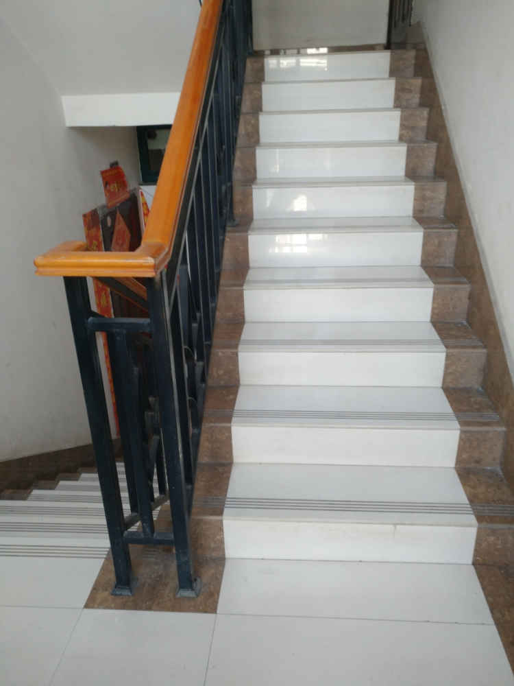 2室1厅7楼精装修68平米