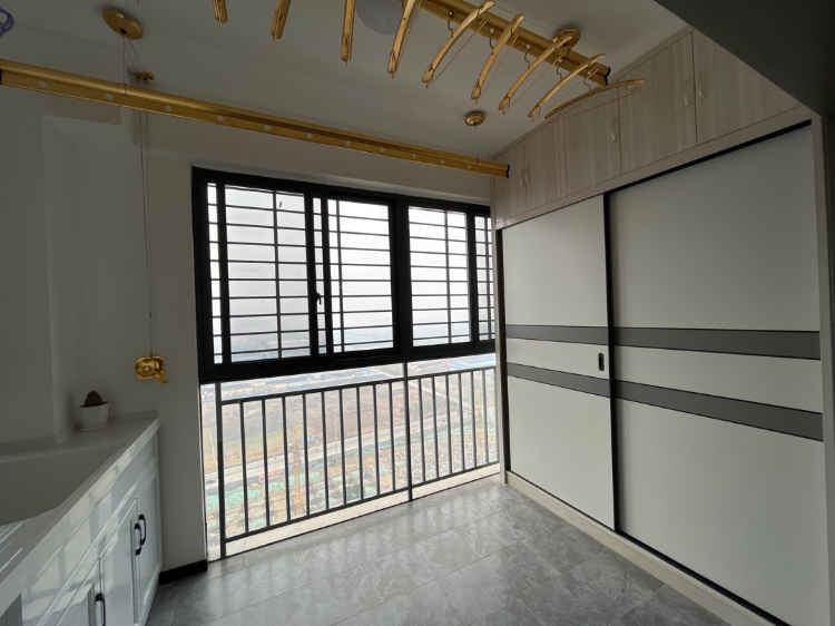 满庭春精装三房好楼层出售