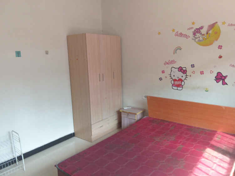 何李路沙嘴青青家园附近，光湖大街。30平方左右房间出租。