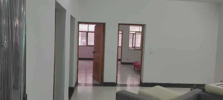 钱沟路上坡5路公交站牌附近二室一厨一卫