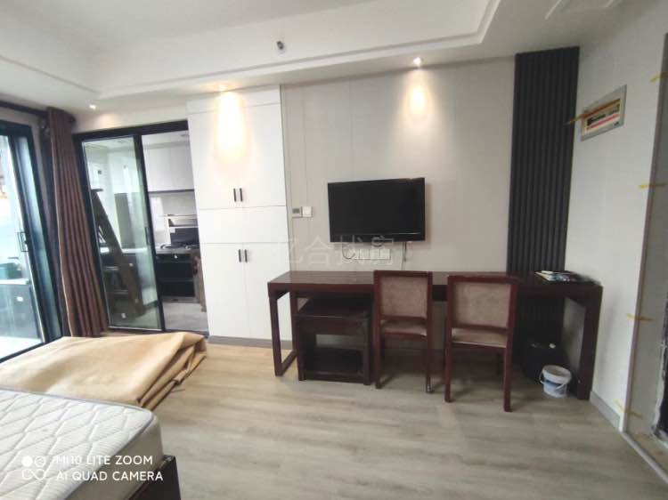 电梯一室一厅一厨一卫