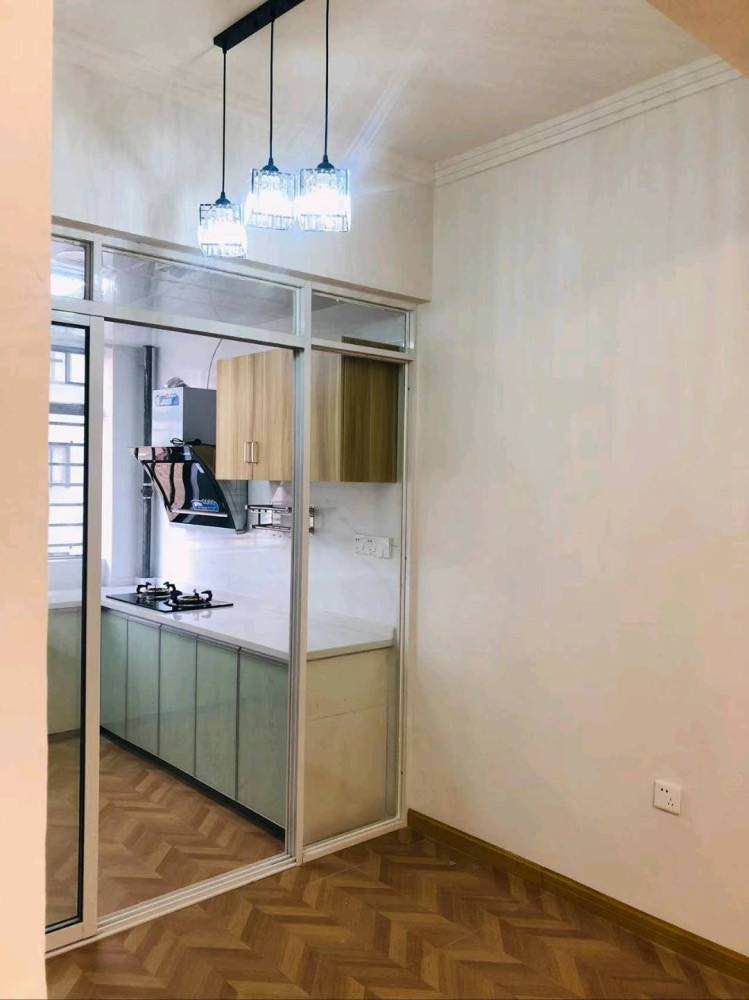 这套房子可以领包入住 全新装修急售