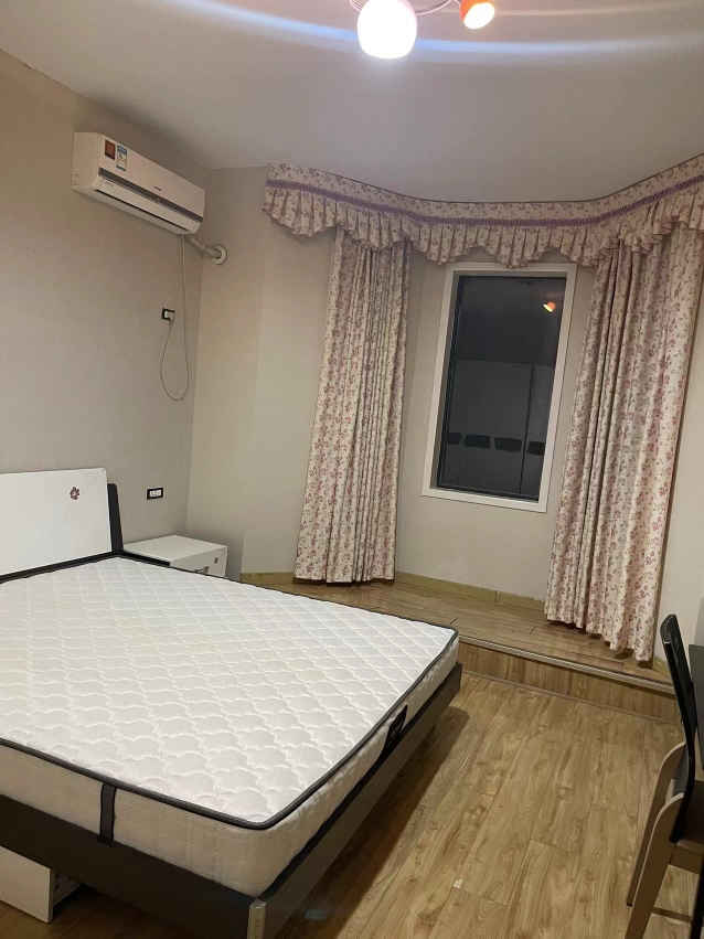 仙桃绿化率覆盖大的小区，毗邻李小双运动城，实验二小