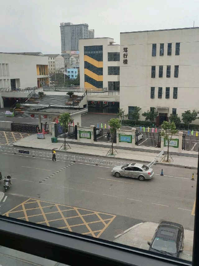 实验二小（大洪校区）对面剑桥名邸三室出租