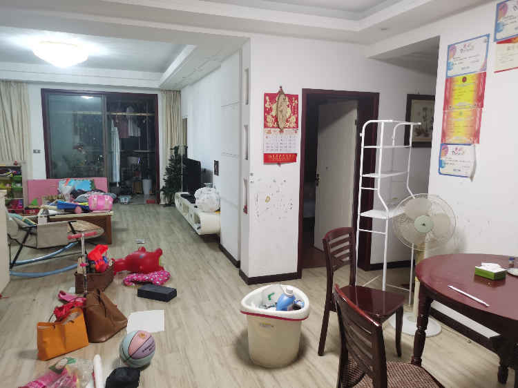 低价城南金诚花园5-2-404出租134平