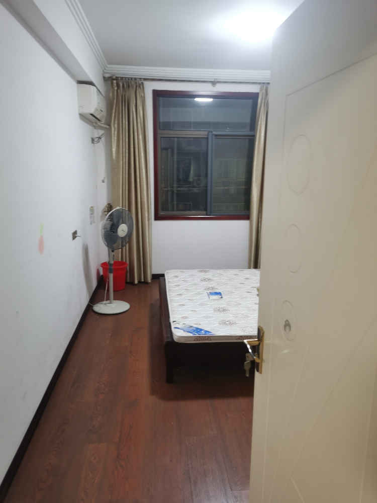 低价城南金诚花园5-2-404出租134平