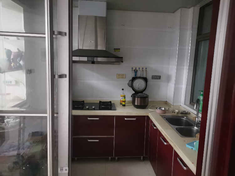 低价城南金诚花园5-2-404出租134平