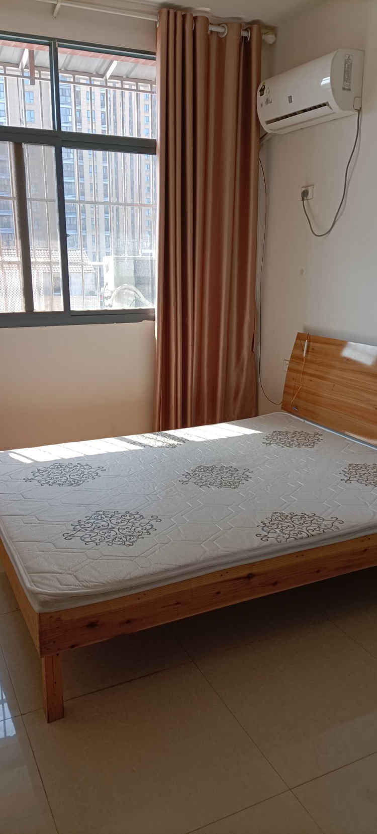 单间出租带空调热水器抽油烟机浴霸床垫