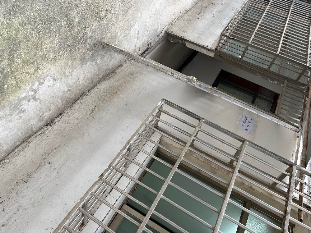 　交通路菜场旁边