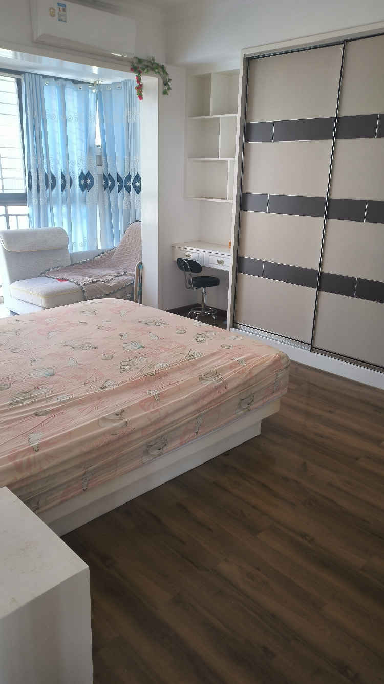 送大阳台的小高层电梯房