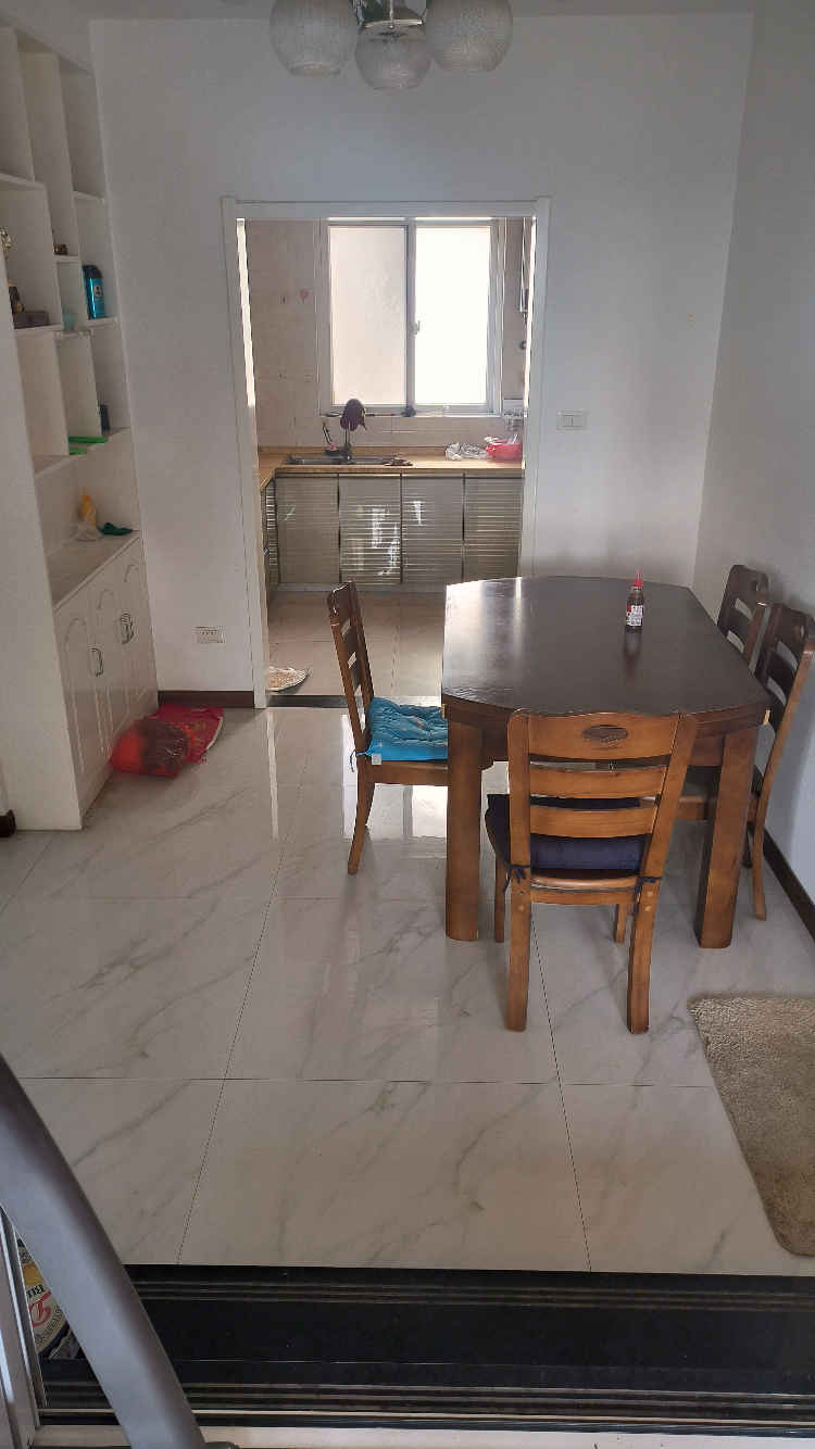 送大阳台的小高层电梯房