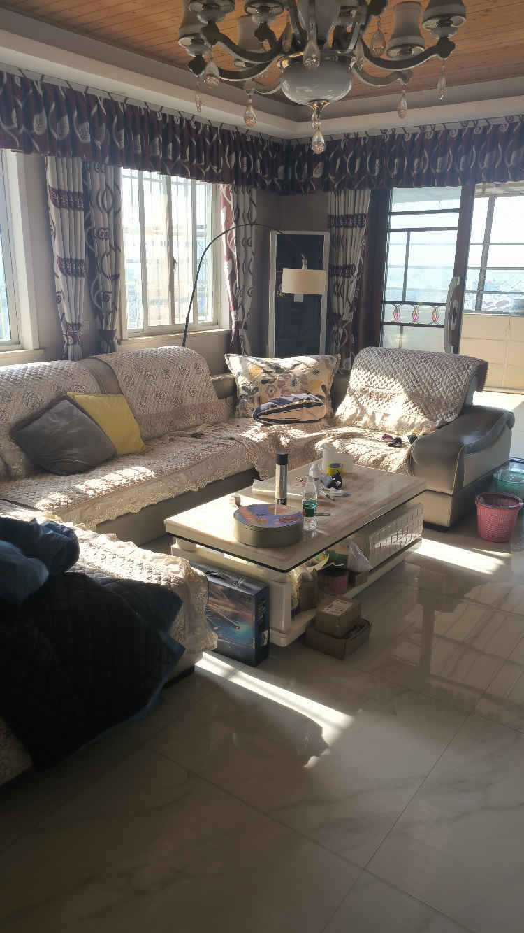 送大阳台的小高层电梯房