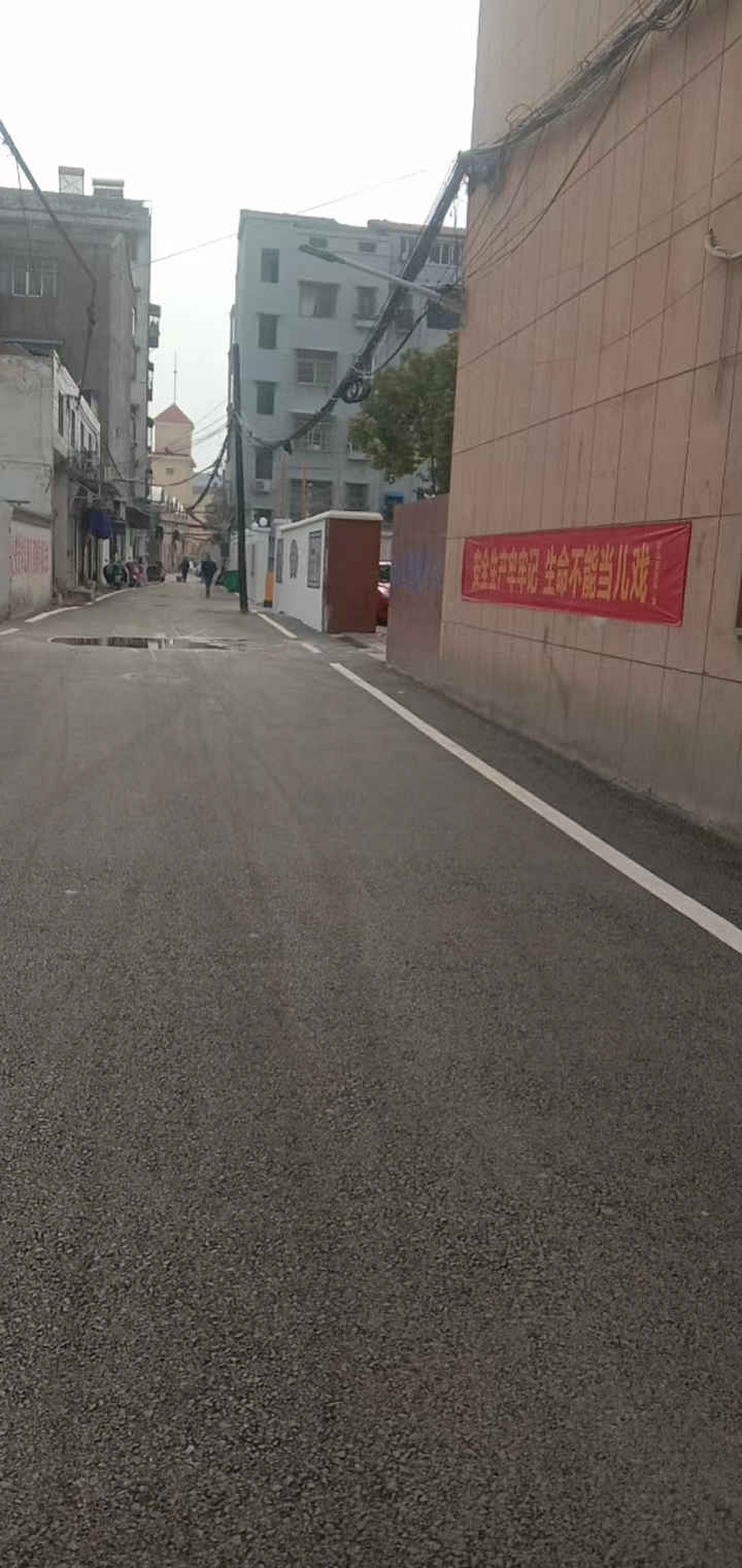 钱沟电器市场北门商城大新路附近城乡渠附近