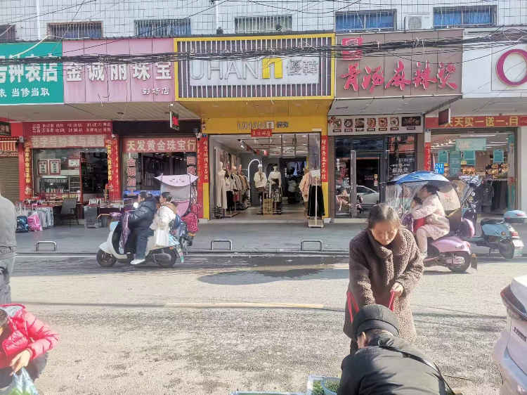 彭场友谊路大门面出售