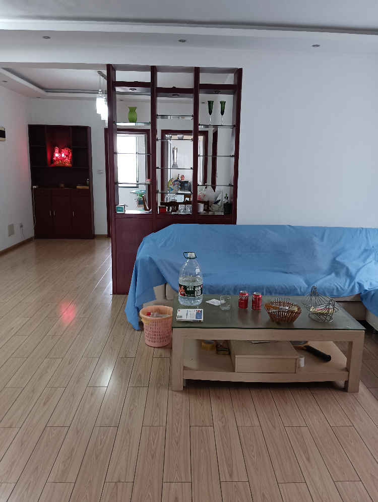 新中医院对面龙敖楼，附近仙桃二中一中，武商 体育广场，大菜场大超市，