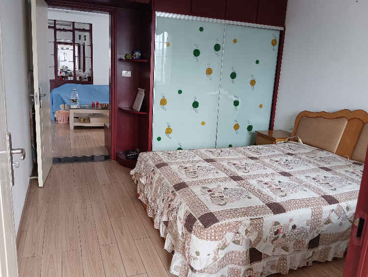 新中医院对面龙敖楼，附近仙桃二中一中，武商体育广场，大菜场大超市，