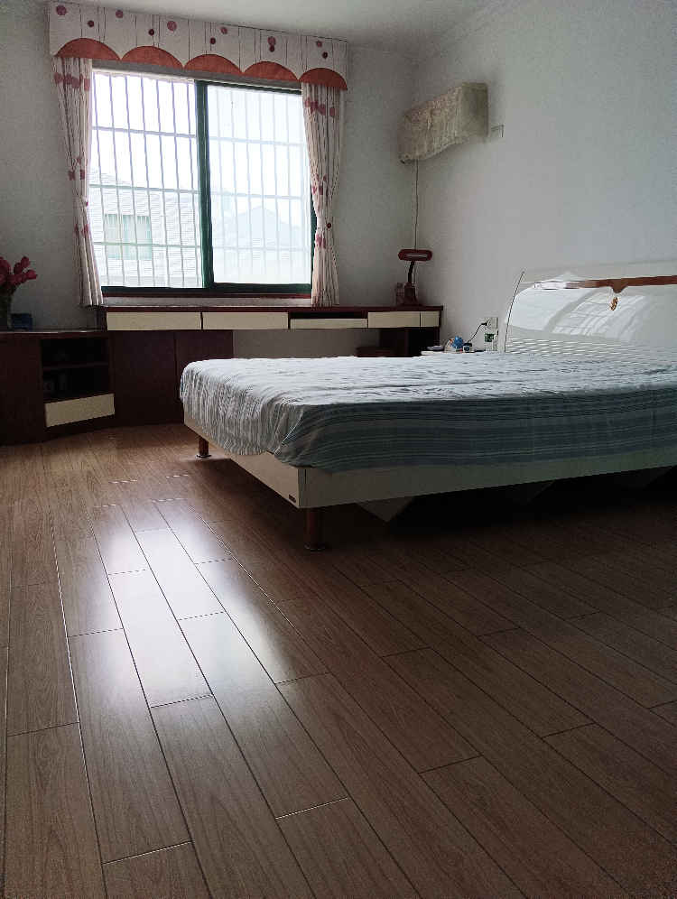 新中医院对面龙敖楼，附近仙桃二中一中，武商体育广场，大菜场大超市，