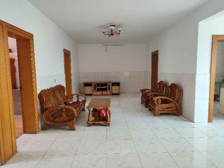 便宜捡漏，房东诚心卖房，武商沙嘴汉江高中附近三室二厅120平米低价出售